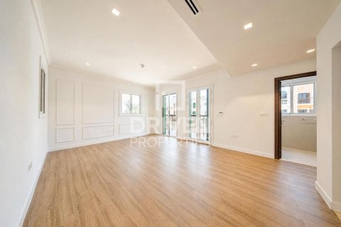 Снять в аренду виллу в Джумейре, Дубай: 4 спальни, 397.63м², № 129145 - фото 8