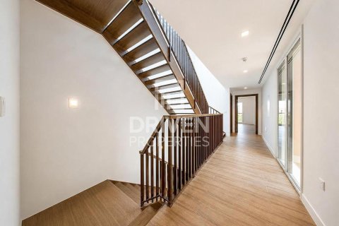 Снять в аренду виллу в Джумейре, Дубай: 4 спальни, 397.63м², № 129145 - фото 18