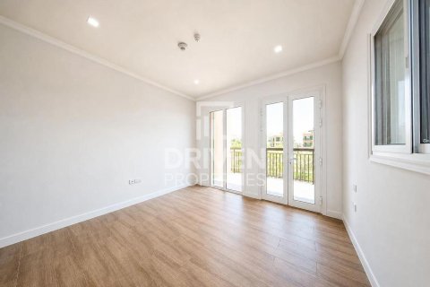 Снять в аренду виллу в Джумейре, Дубай: 4 спальни, 397.63м², № 129145 - фото 13
