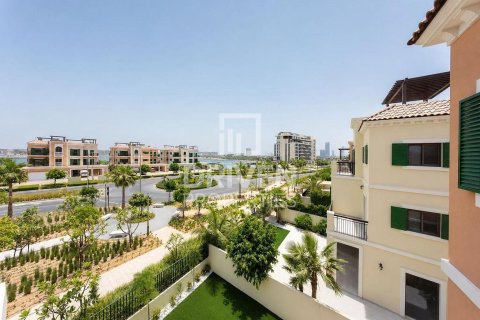 Снять в аренду виллу в Джумейре, Дубай: 4 спальни, 397.63м², № 129145 - фото 4