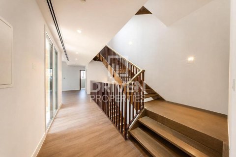 Снять в аренду виллу в Джумейре, Дубай: 4 спальни, 397.63м², № 129145 - фото 7