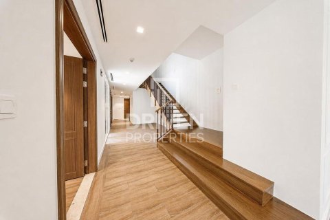 Снять в аренду виллу в Джумейре, Дубай: 4 спальни, 397.63м², № 129145 - фото 17
