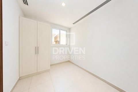 Снять в аренду виллу в Джумейре, Дубай: 4 спальни, 397.63м², № 129145 - фото 14