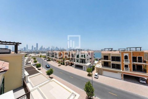 Снять в аренду виллу в Джумейре, Дубай: 4 спальни, 397.63м², № 129145 - фото 29
