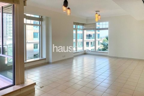 Apartment in Emaar 6 Towers, Dubai Marina, Dubai 3 bedrooms, 226 sq.m. № 43675 - photo 2
