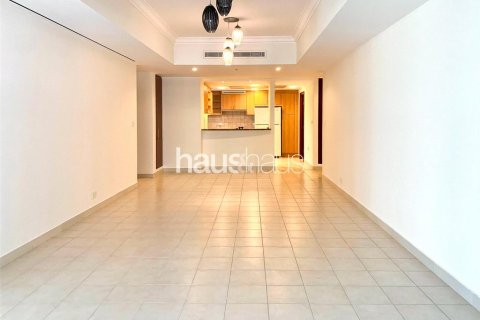 Apartment in Emaar 6 Towers, Dubai Marina, Dubai 3 bedrooms, 226 sq.m. № 43675 - photo 3