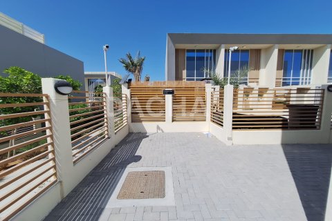 Adosado en Dubai Land, Dubai, 3 dormitorios, 124 m², № 133233 - foto 4