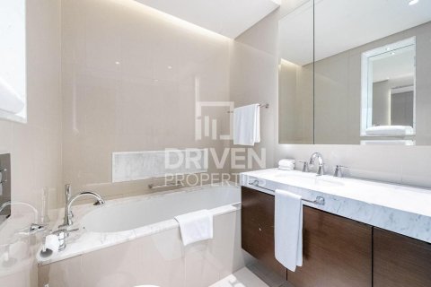 Снять в аренду квартиру в The Address Residence Fountain Views, Даунтаун Дубай (Даунтаун Бурдж Дубай), Дубай: 2 спальни, 134.24м², № 128248 - фото 6