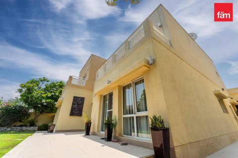 Villa in Dubai 5 bedrooms, 540 sq.m. № 123306 - photo 2