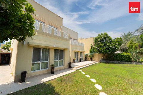 Villa in Dubai 5 bedrooms, 540 sq.m. № 123306 - photo 3