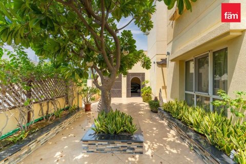 Villa in Dubai 5 bedrooms, 540 sq.m. № 123306 - photo 30