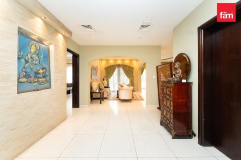 Villa in Dubai 5 bedrooms, 540 sq.m. № 123306 - photo 10
