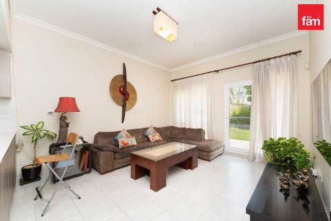 Villa in Dubai 5 bedrooms, 540 sq.m. № 123306 - photo 23