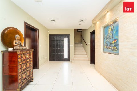 Villa in Dubai 5 bedrooms, 540 sq.m. № 123306 - photo 9