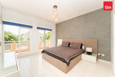 Villa in Dubai 5 bedrooms, 540 sq.m. № 123306 - photo 13