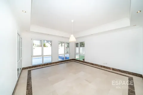 Villa à Meadows, Dubai, 6 chambres, 457 m², № 122780 - photo 2