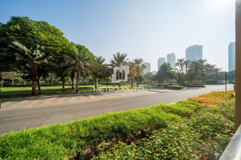 Apartment in Greens, Dubai 2 bedrooms, 128 sq.m. № 73968 - photo 27