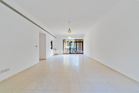 Apartment in Greens, Dubai 2 bedrooms, 128 sq.m. № 73968 - photo 4