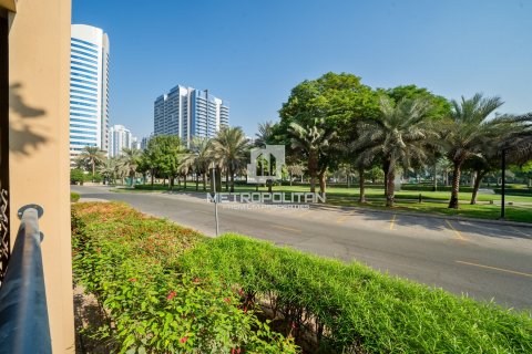 Apartment in Greens, Dubai 2 bedrooms, 128 sq.m. № 73968 - photo 28