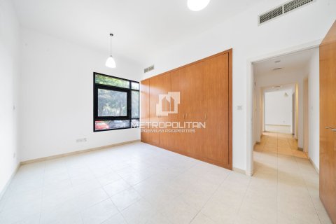 Apartment in Greens, Dubai 2 bedrooms, 128 sq.m. № 73968 - photo 10