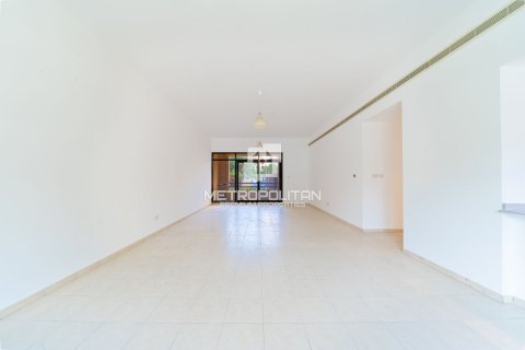 Apartment in Greens, Dubai 2 bedrooms, 128 sq.m. № 73968 - photo 2