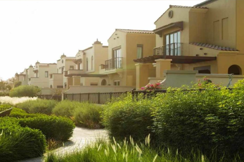 Villa in Mirdif, Dubai 2 bedrooms, 262 sq.m. № 54574 - photo 5