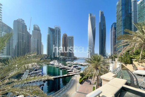 Villa in Dubai Marina, Dubai 3 bedrooms, 464 sq.m. № 44723 - photo 2