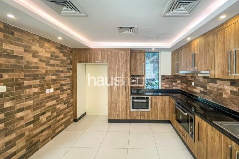 Villa in Dubai Marina, Dubai 3 bedrooms, 464 sq.m. № 44723 - photo 8