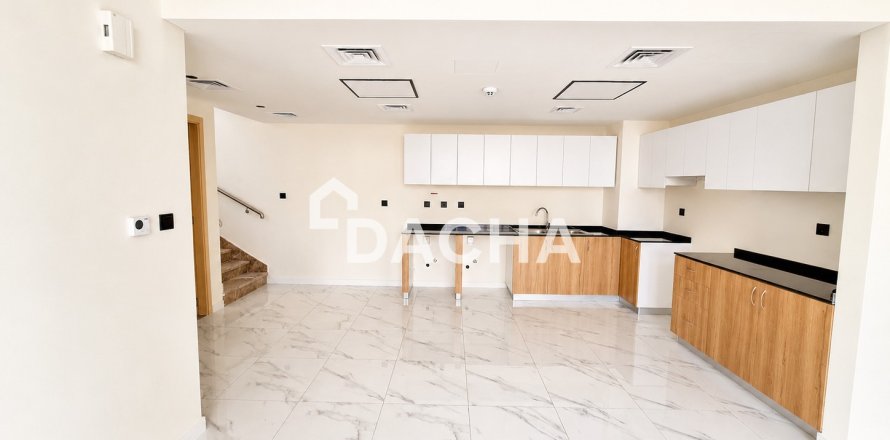 Townhouse in Rukan, Dubai 3 bedrooms, 144 sq.m. № 141373