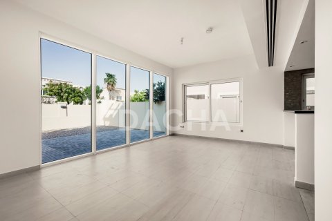 Villa in Legacy Nova Villas, Jumeirah Park, Dubai 4 bedrooms, 454 sq.m. № 141362 - photo 3