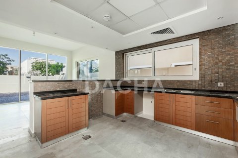 Villa in Legacy Nova Villas, Jumeirah Park, Dubai 4 bedrooms, 454 sq.m. № 141362 - photo 9