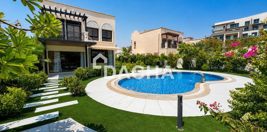 Villa in Jumeirah Village Triangle, Dubai 2 bedrooms, 250 sq.m. № 141369