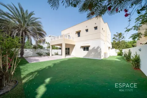 Вилла в Meadows, Дубай, 4 спальни, 373м², № 62242