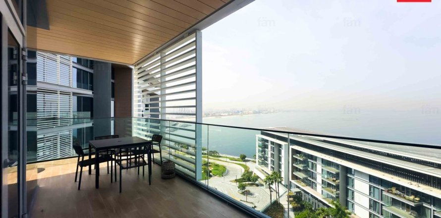 Apartment in Dubai 3 bedrooms, 190 sq.m. № 124560