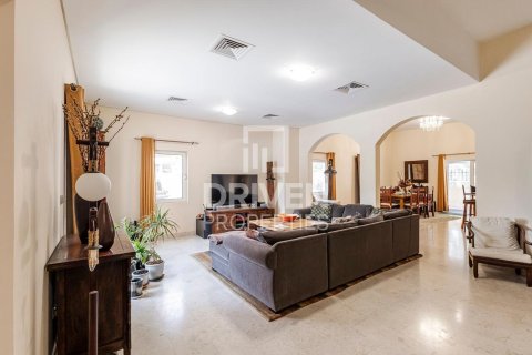 Снять в аренду виллу в Hacienda, The Villa, Дубай: 5 спален, 408.77м², № 129457 - фото 6