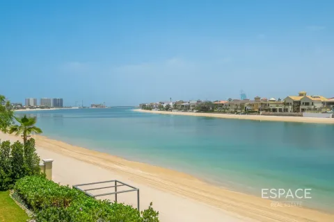 Villa in Palm Jumeirah, Dubai 4 bedrooms, 465 sq.m. № 122562