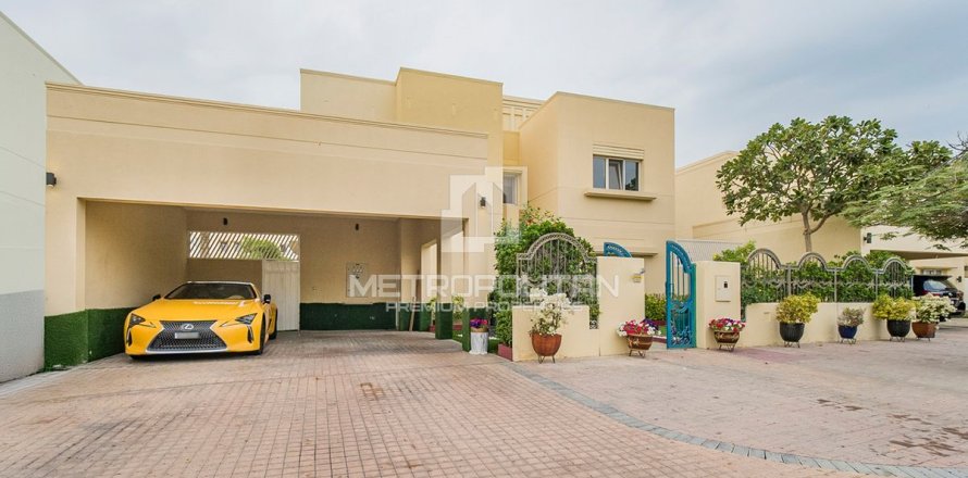 Вилла в Meadows, Дубай, 4 спальни, 563м², № 15294