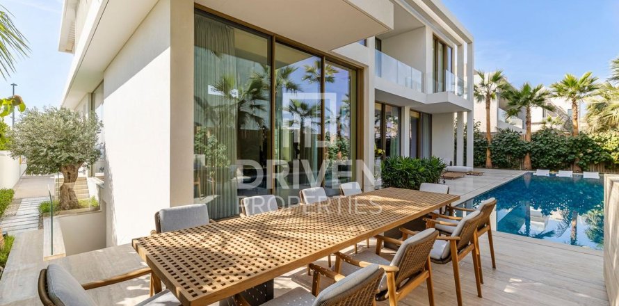 Villa in La Mer, Jumeirah, Dubai 6 bedrooms, 880.44 sq.m. № 139985