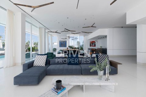 Villa in Jumeirah Bay Island, Jumeirah, Dubai 5 bedrooms, 1602.76 sq.m. № 139981 - photo 3