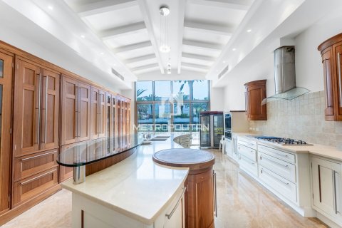 Villa in Emirates Hills, Dubai 6 bedrooms, 1750 sq.m. № 15001 - photo 13