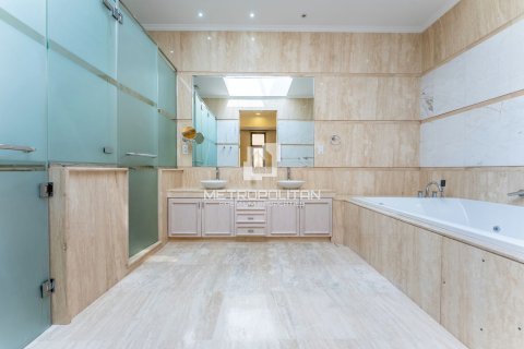 Villa in Emirates Hills, Dubai 6 bedrooms, 1750 sq.m. № 15001 - photo 23