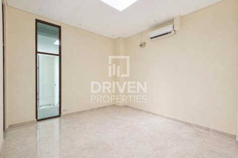 Villa in Nad Al Sheba 1, Nadd Al Sheba, Dubai 5 bedrooms, 697.42 sq.m. № 134161 - photo 27