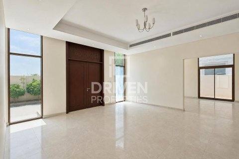 Villa in Nad Al Sheba 1, Nadd Al Sheba, Dubai 5 bedrooms, 697.42 sq.m. № 134161 - photo 10