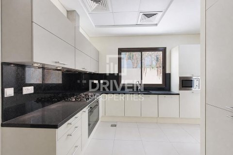 Villa in Nad Al Sheba 1, Nadd Al Sheba, Dubai 5 bedrooms, 697.42 sq.m. № 134161 - photo 20