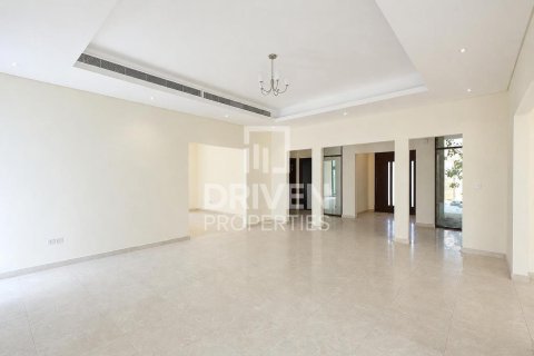 Villa in Nad Al Sheba 1, Nadd Al Sheba, Dubai 5 bedrooms, 697.42 sq.m. № 134161 - photo 8