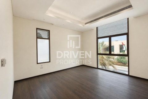 Villa in Nad Al Sheba 1, Nadd Al Sheba, Dubai 5 bedrooms, 697.42 sq.m. № 134161 - photo 2