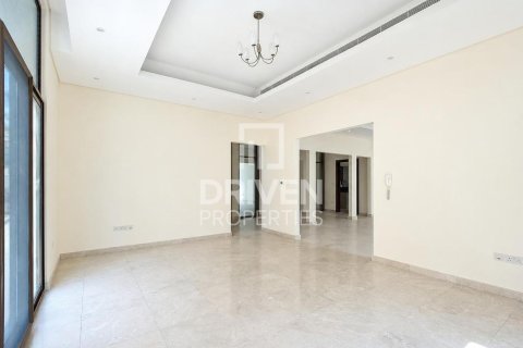 Villa in Nad Al Sheba 1, Nadd Al Sheba, Dubai 5 bedrooms, 697.42 sq.m. № 134161 - photo 5