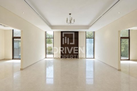 Villa in Nad Al Sheba 1, Nadd Al Sheba, Dubai 5 bedrooms, 697.42 sq.m. № 134161 - photo 11