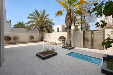 Villa in Nad Al Sheba 1, Nadd Al Sheba, Dubai 5 bedrooms, 697.42 sq.m. № 134161 - photo 13