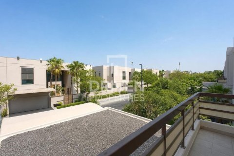 Villa in Nad Al Sheba 1, Nadd Al Sheba, Dubai 5 bedrooms, 697.42 sq.m. № 134161 - photo 17